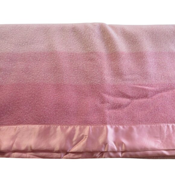 Vintage St. Marys Twin Wool Blanket Pink Hombre with Satin Trim 68" X 91" - Picture 2 of 11